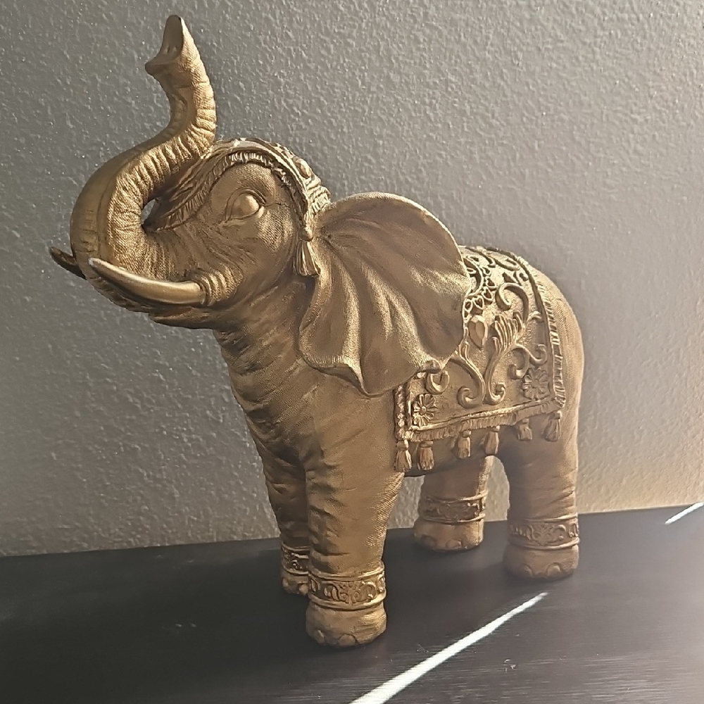 Gold Elephant Figurine - Picture 1 of 3